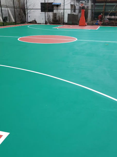 桂林 球场长期使用易出现地面开裂